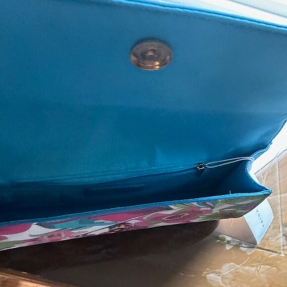 NWT- TRINA TURK FLORAL CLUTCH BAG - Picture 5 of 13